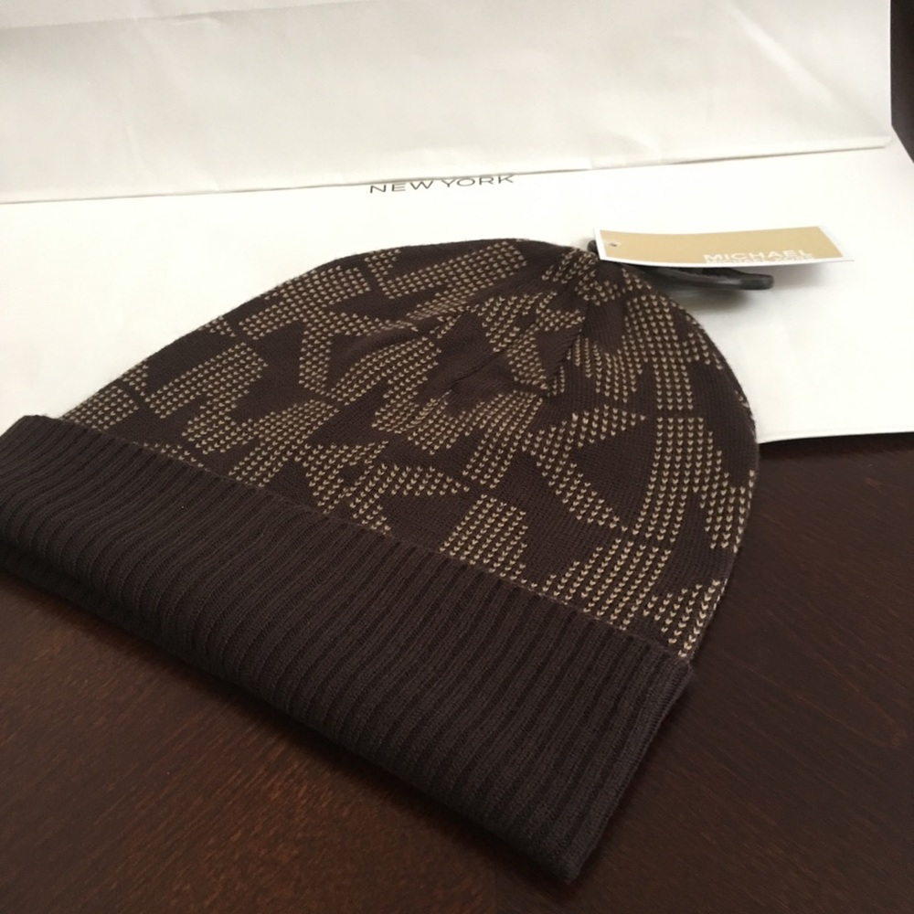 🧢👒Michael Kors Hat /Beanie Brown